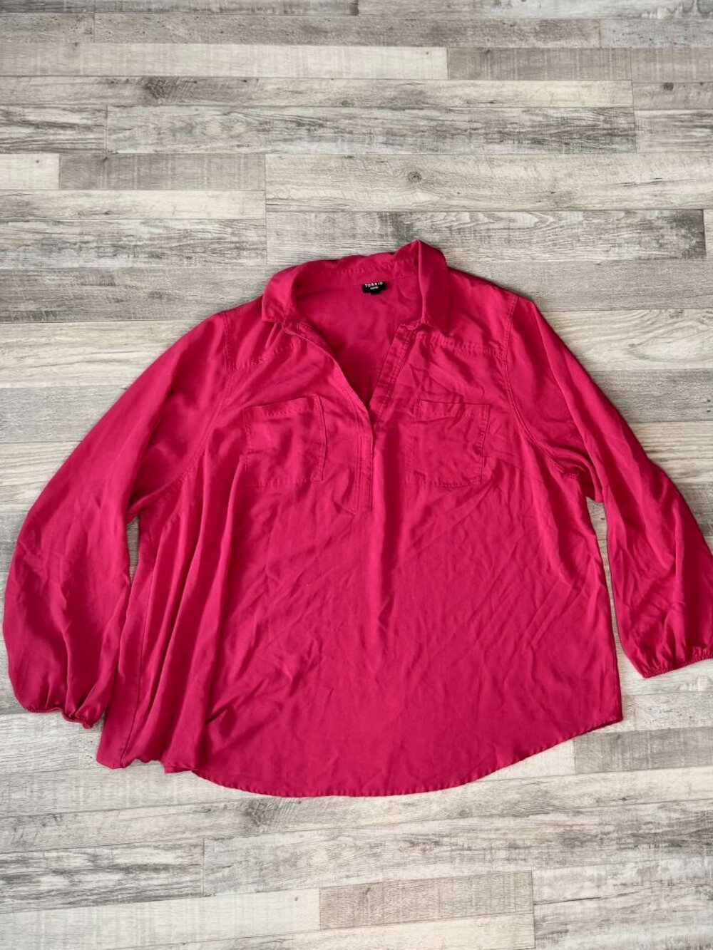 Torrid Harper fuschia long sleeve V-neck blouse size 3X B32